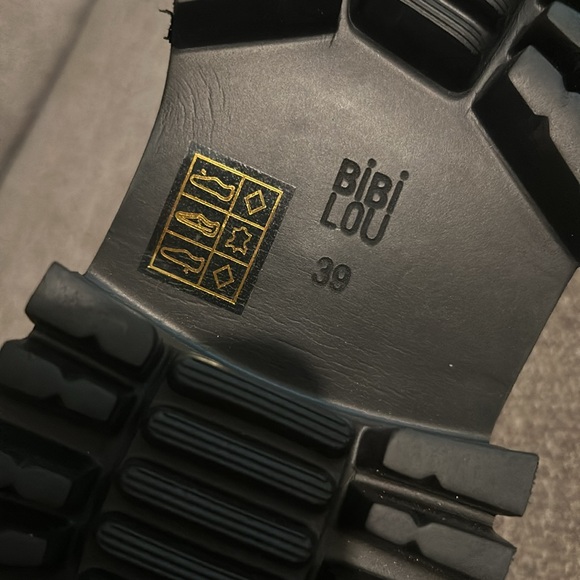 Anthropologie Bibi Lou Red Cathy Leather T-Strap chunky Mary Janes sz 39 - Picture 4 of 4